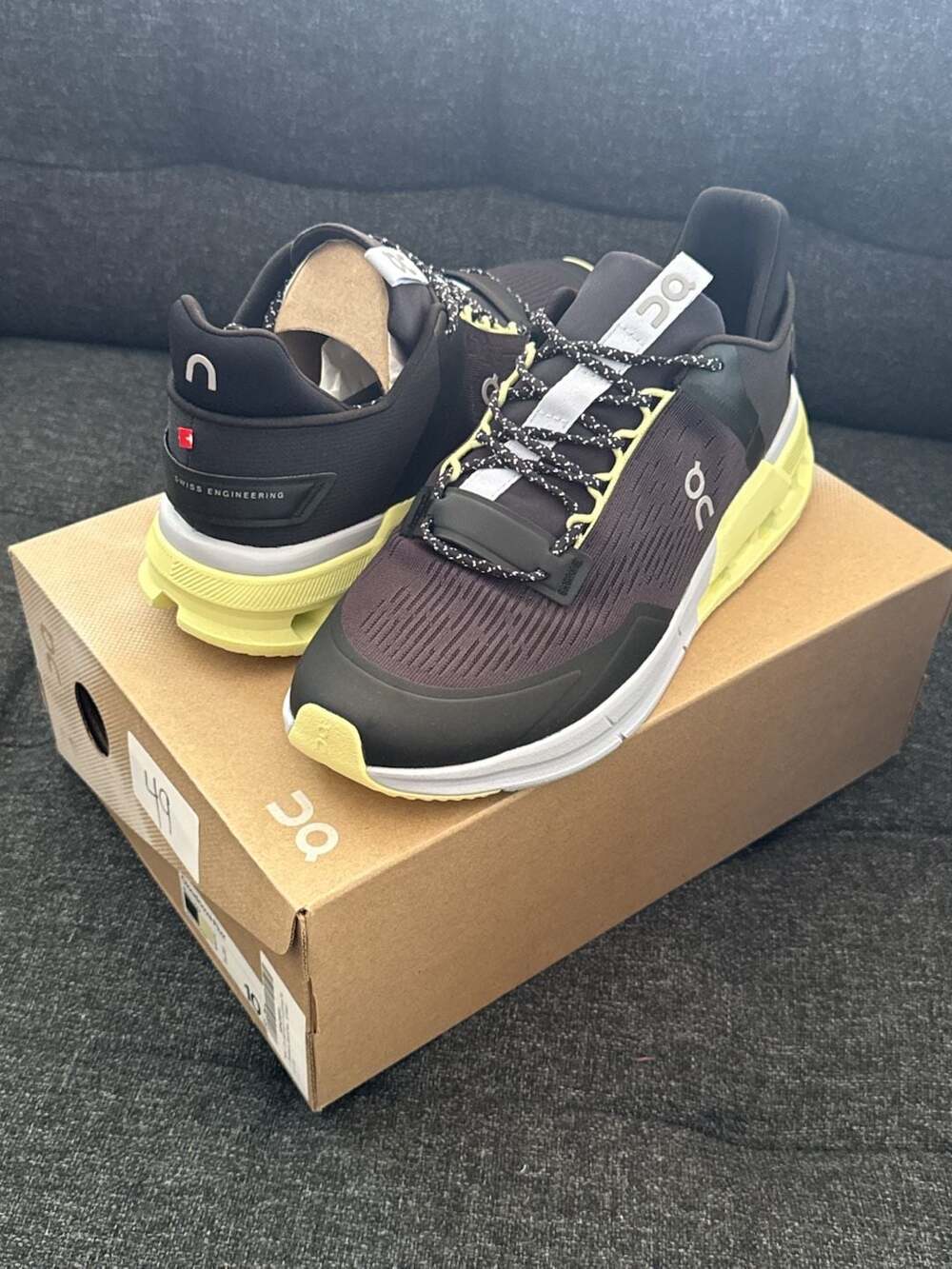 10W / 8.5M - On Running Cloudnova Flux Black Hay